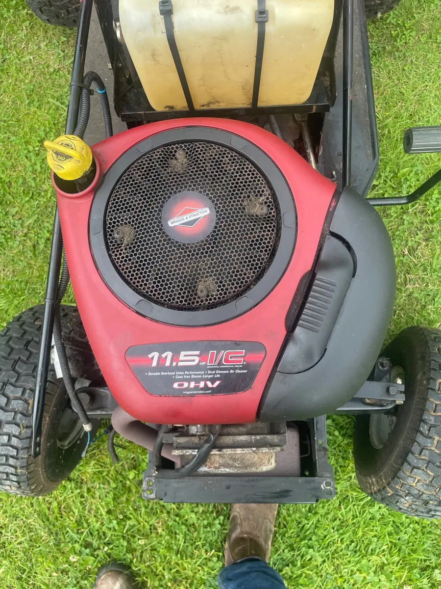 Breaking ride on mowers - Image 1