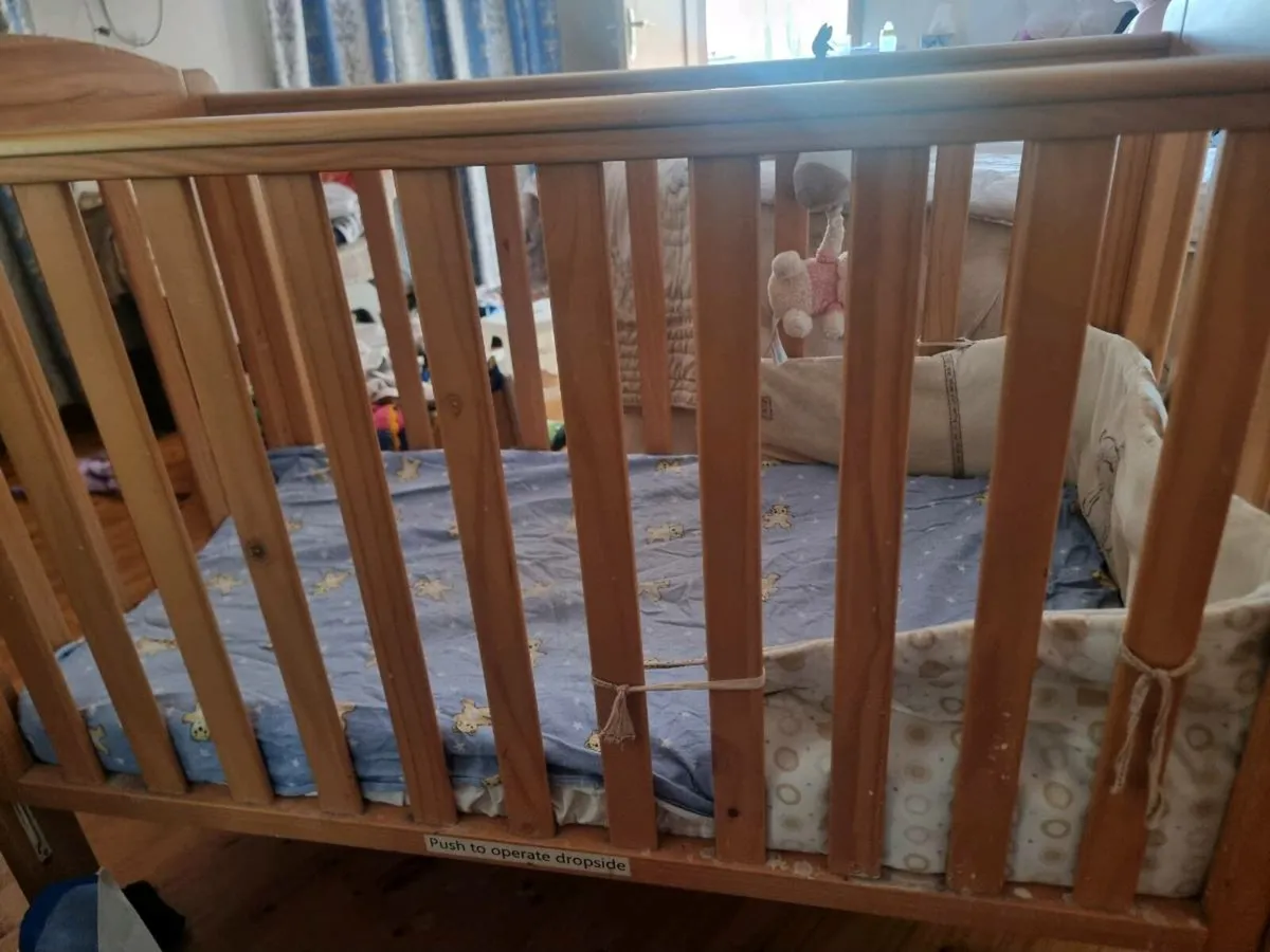 Cot mamas and papas - Image 3