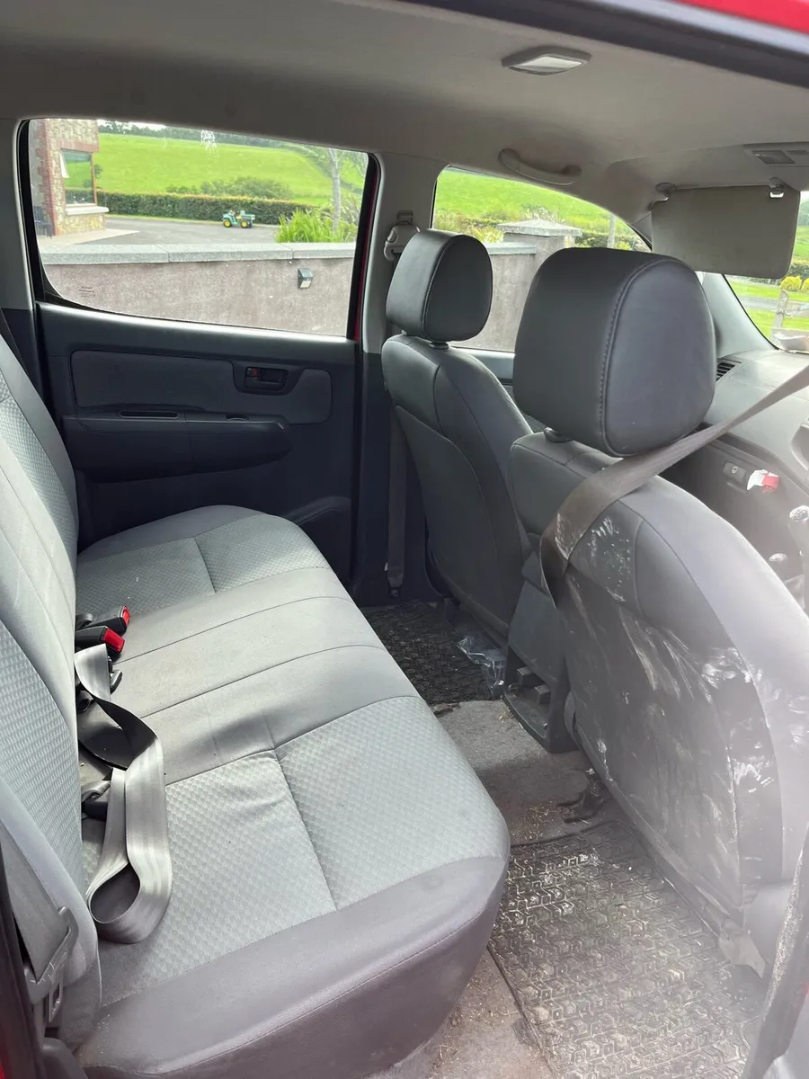 12 hilux - Image 4