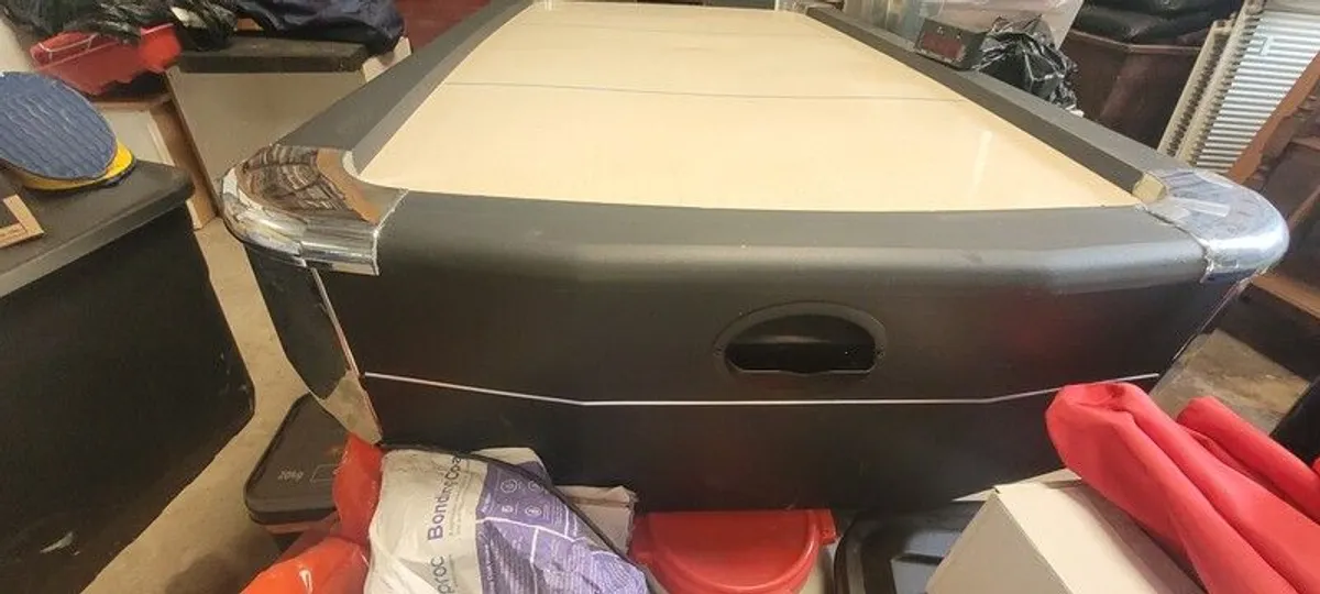 Air Hockey table 7ft. Read ad - Image 3