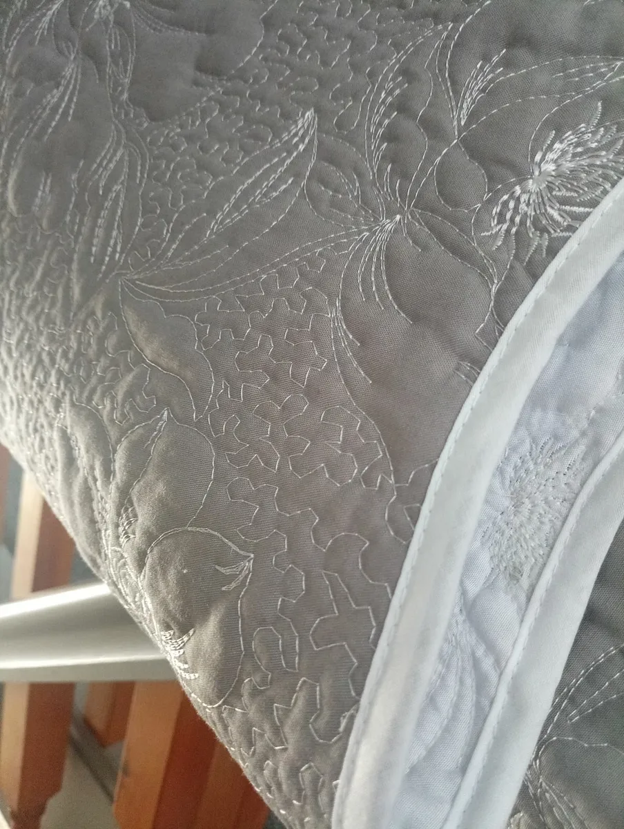 Beautiful double bedspread - Image 3