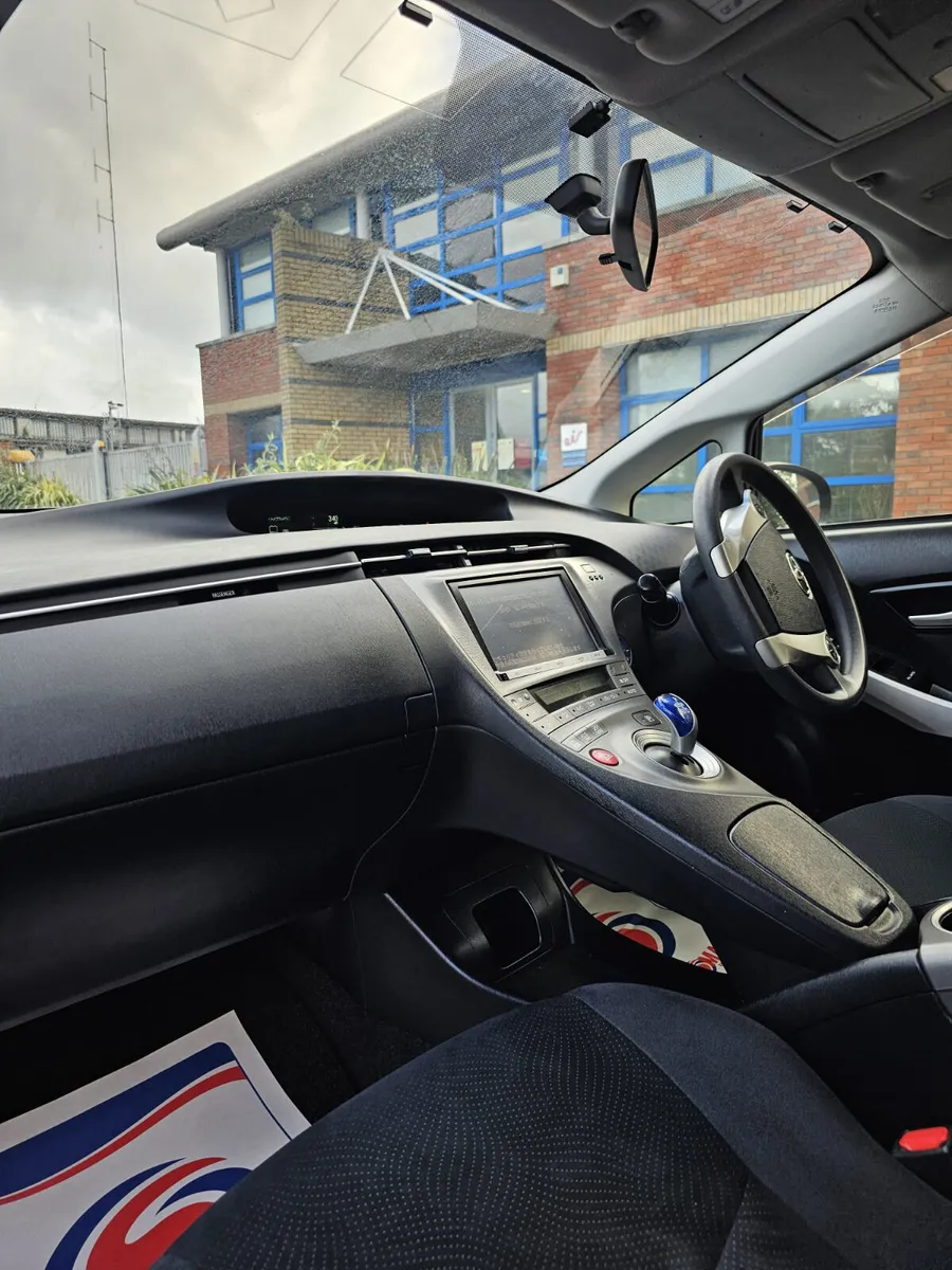 Toyota Prius 2014 Automatic Hybrid - Image 2