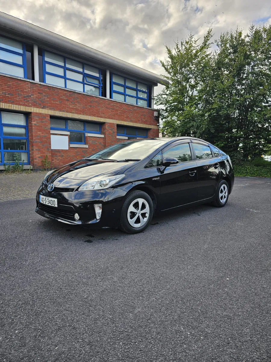 Toyota Prius 2014 Automatic Hybrid - Image 1