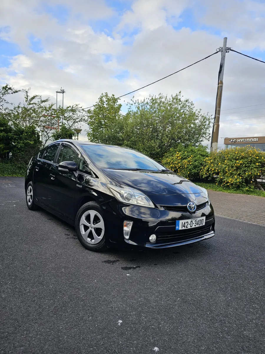 Toyota Prius 2014 Automatic Hybrid - Image 3
