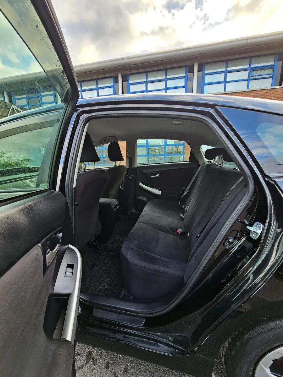 Toyota Prius 2014 Automatic Hybrid - Image 4