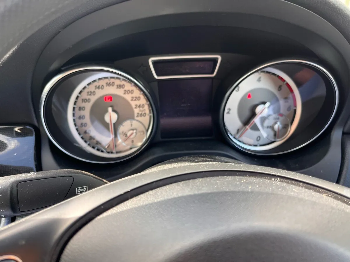 Mercedes-benz CLA 180 - Image 3