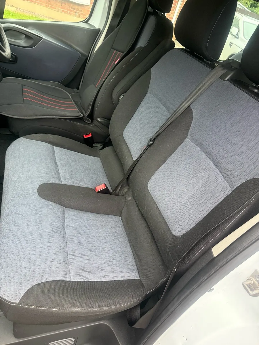 Opel Vivaro 9 seater - Image 3