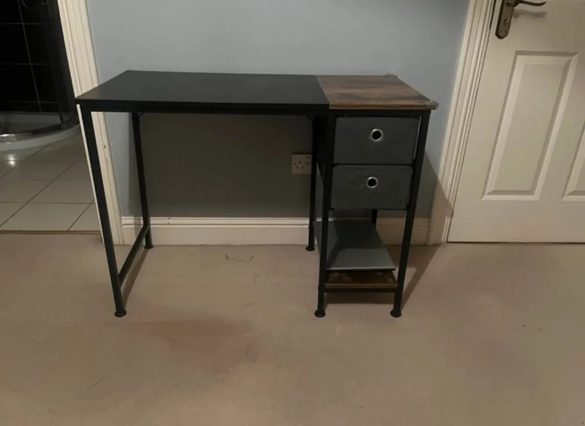 Office desk/ bedroom - Image 1
