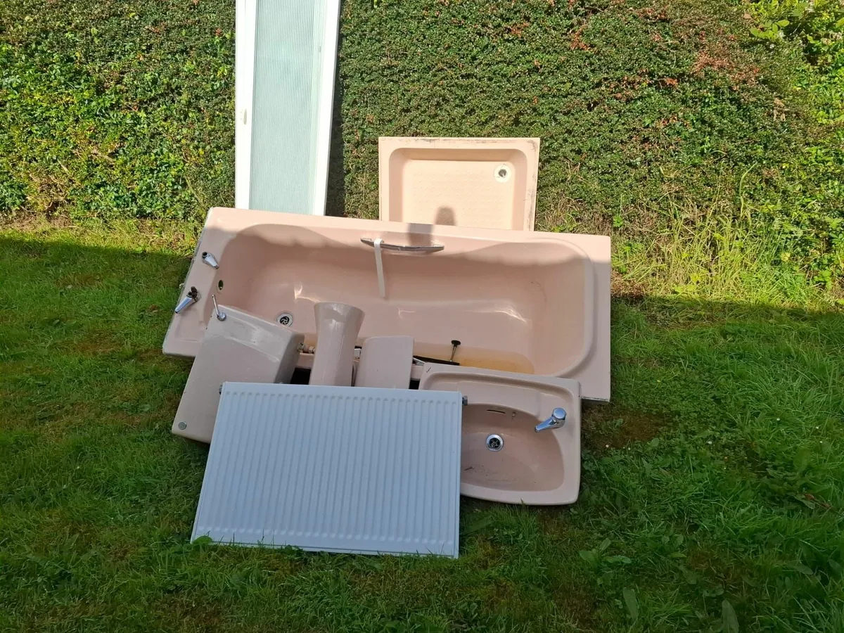 peach bathroom suite