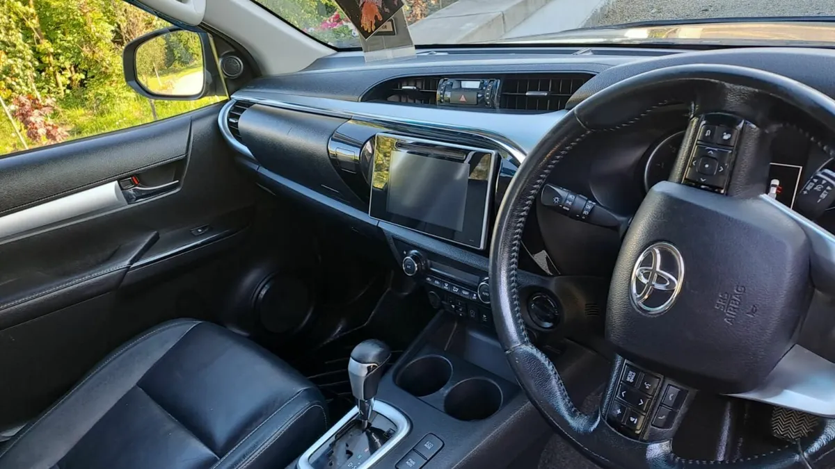 Toyota Hilux 2018 No Vat to be added - Image 3