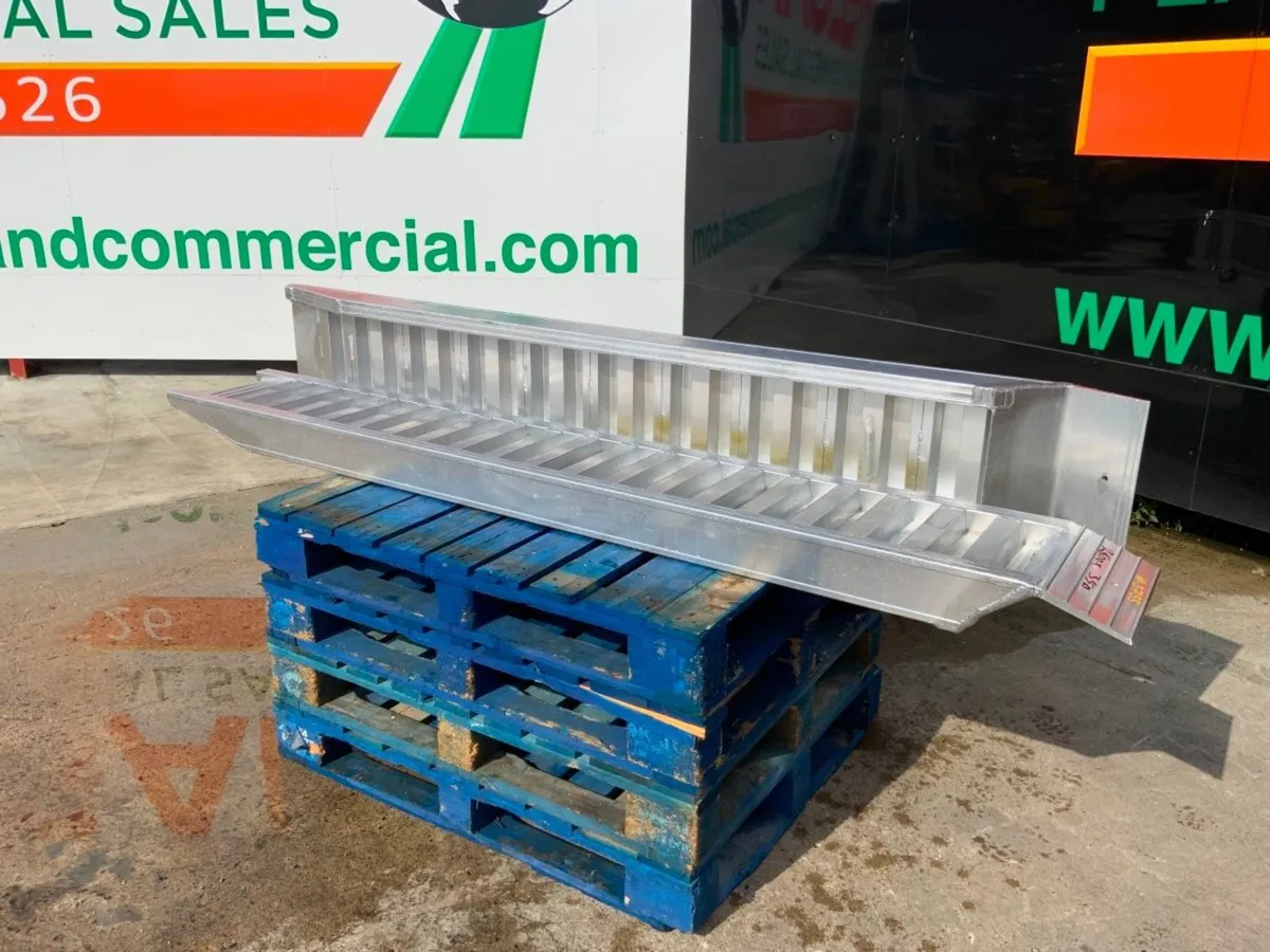 2.5mts ALUMINIUM LOADING RAMPS....6 TONNE...3755.. - Image 3
