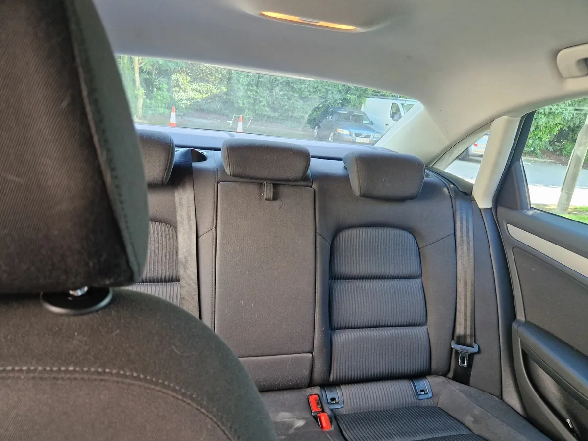 Audi A4  S line TDI 120 SE, 2012 - Image 2