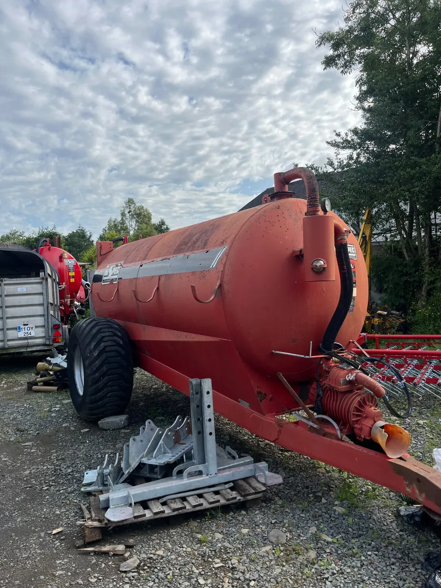 Second hand Hi spec tank - Image 1