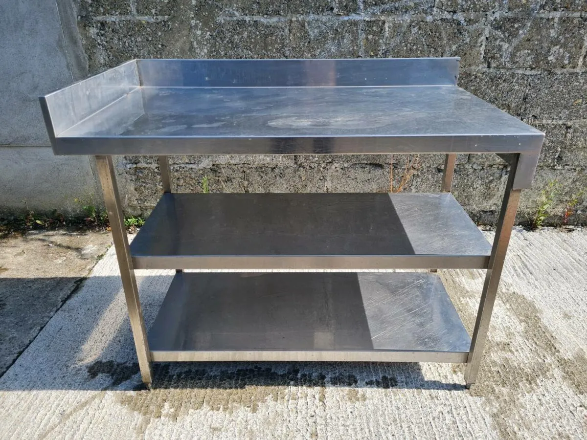 Stainless steel sinks and tables - Image 2