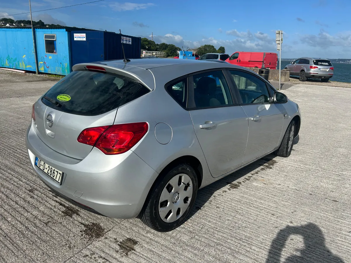 Opel Astra 2010 - Image 3