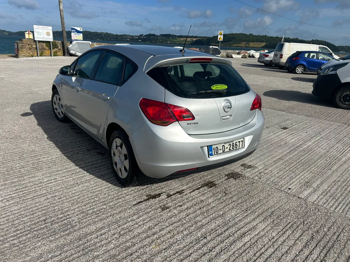 Opel Astra 2010 - Image 4