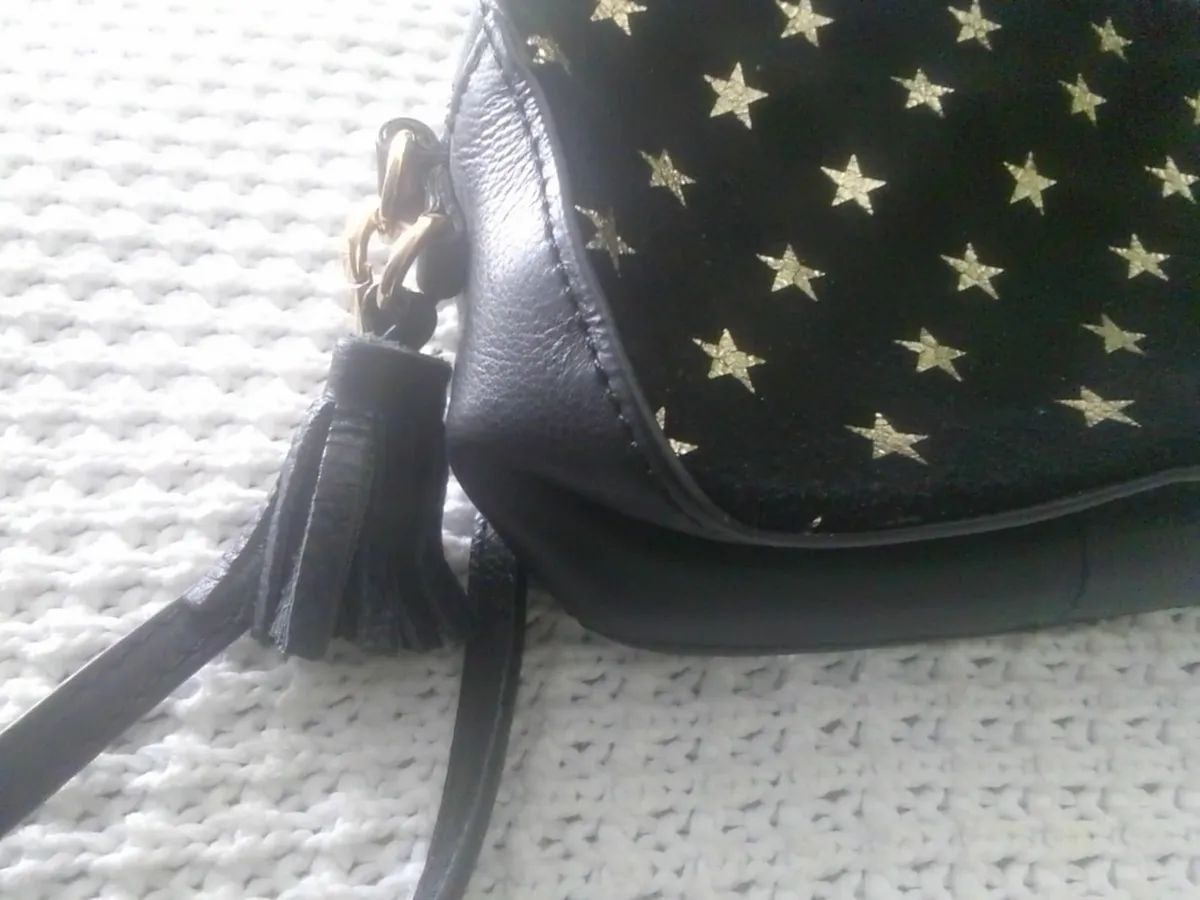 BLACK COW LEATHER STAR DESIGN CROSSBODY BAG - Image 4