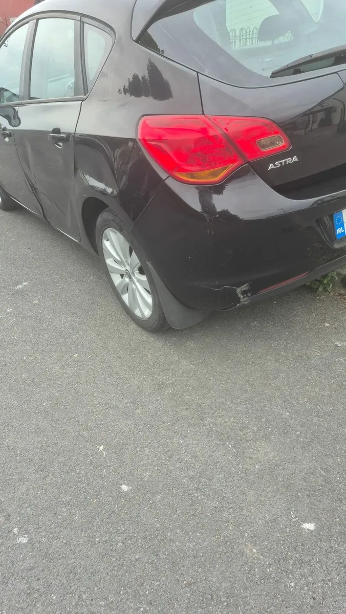 Opel Astra 2011 - Image 1