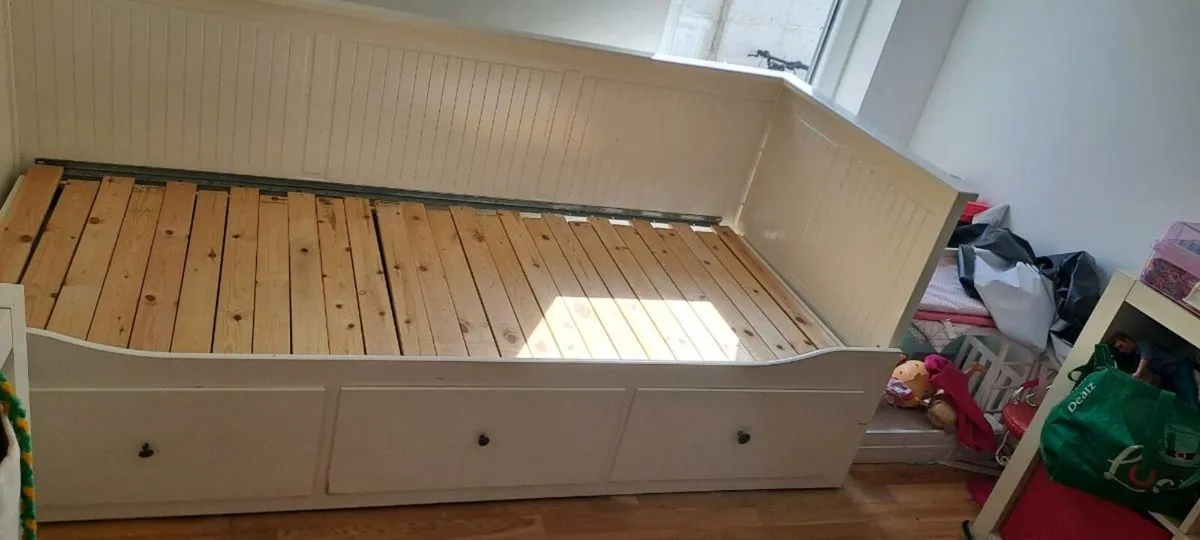 Day Bed - Image 2