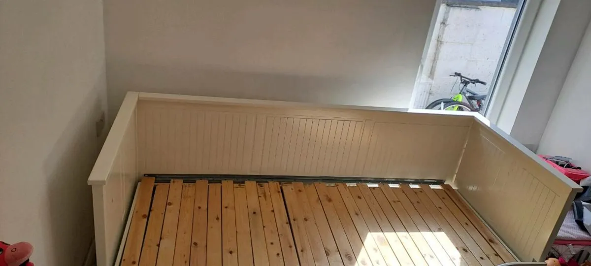 Day Bed - Image 3