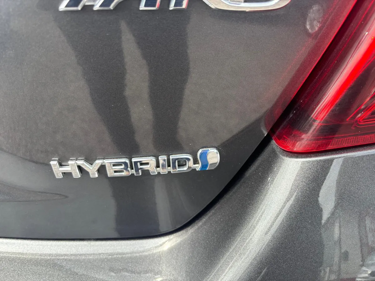 Toyota Yaris 2016  HYBRID - Image 3