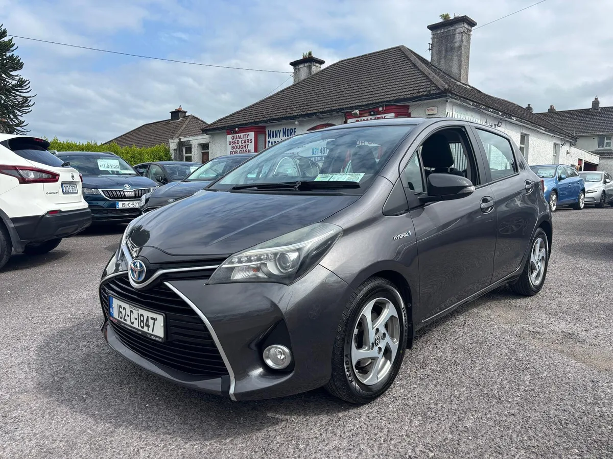 Toyota Yaris 2016  HYBRID - Image 2