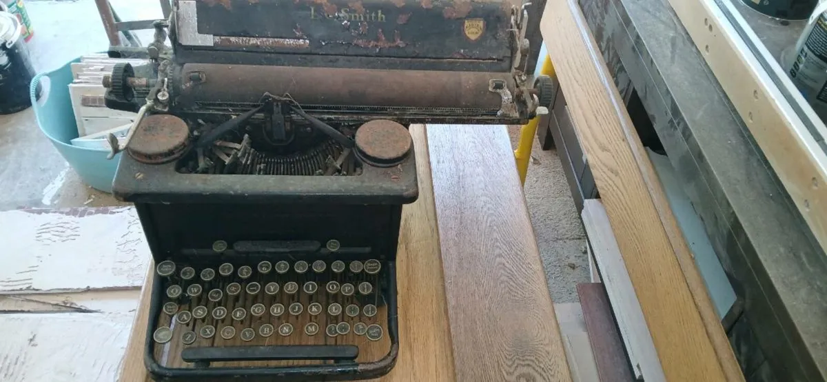 Vintage type writer - Image 1