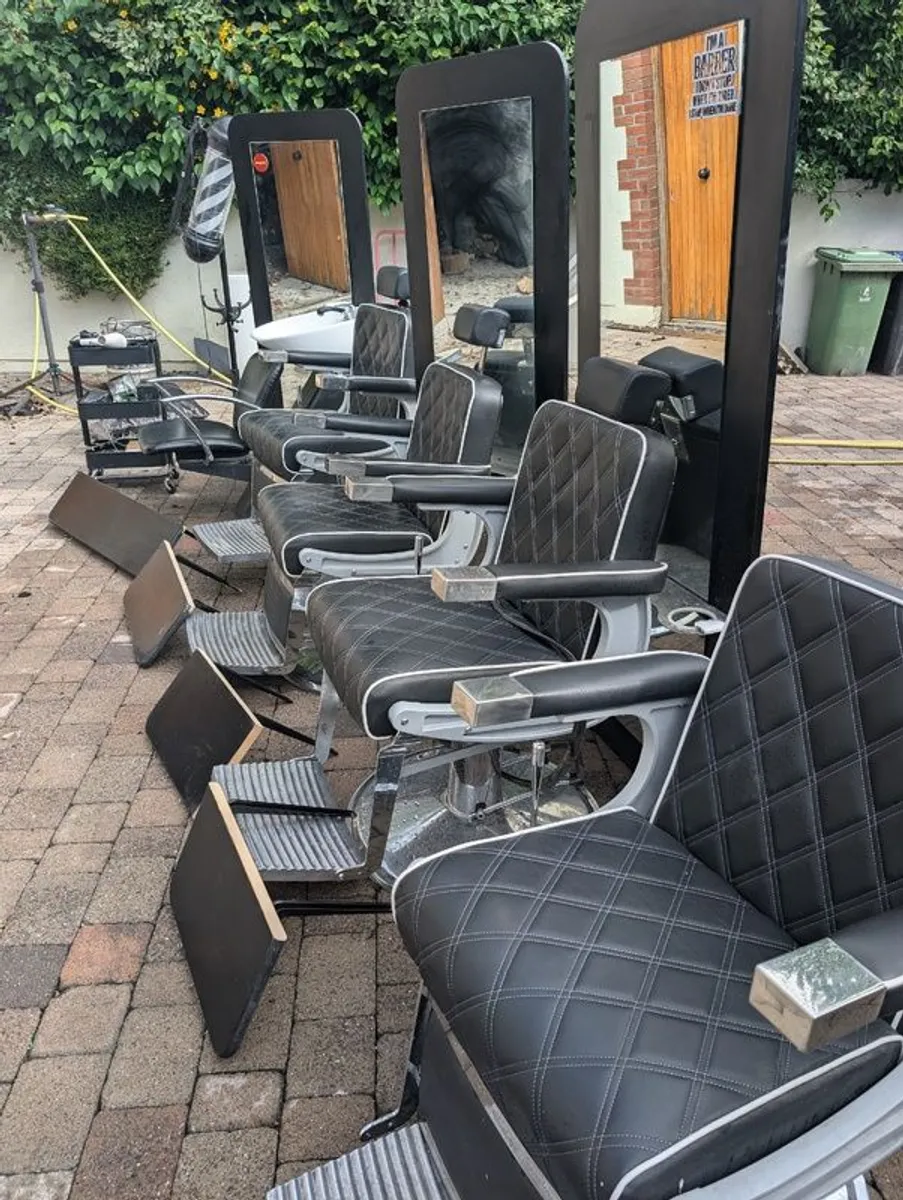Barber shop chairs and fittings - Image 1