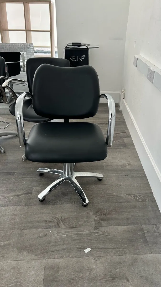 Hairdressing chairs - Image 2