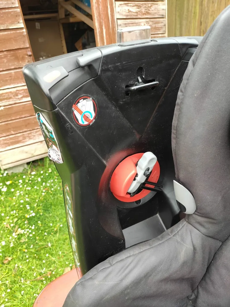Maxi-Cosi Axiss Swiveling Toddler Car Seat - Image 3