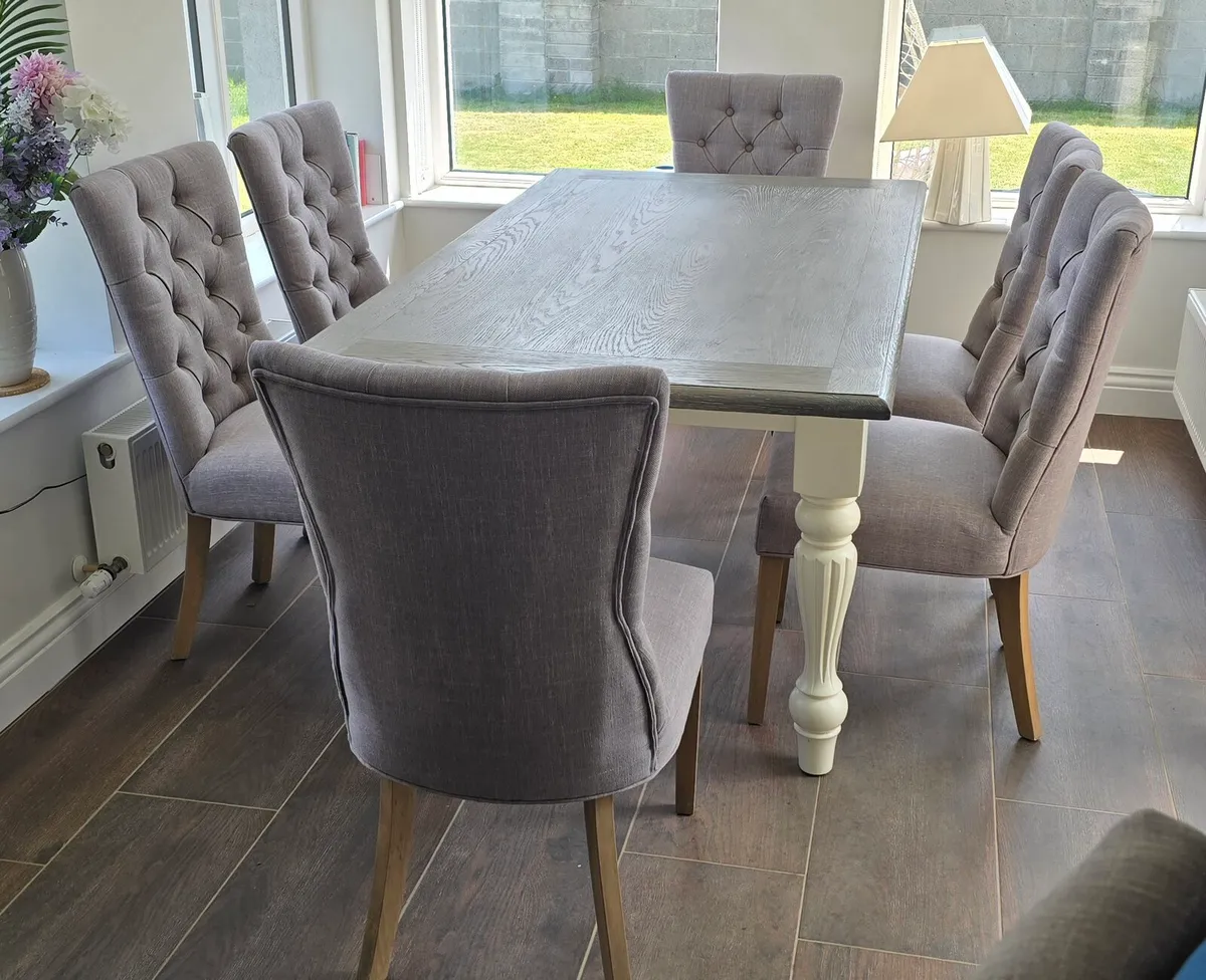 Dining table with 6 chairs - Image 1