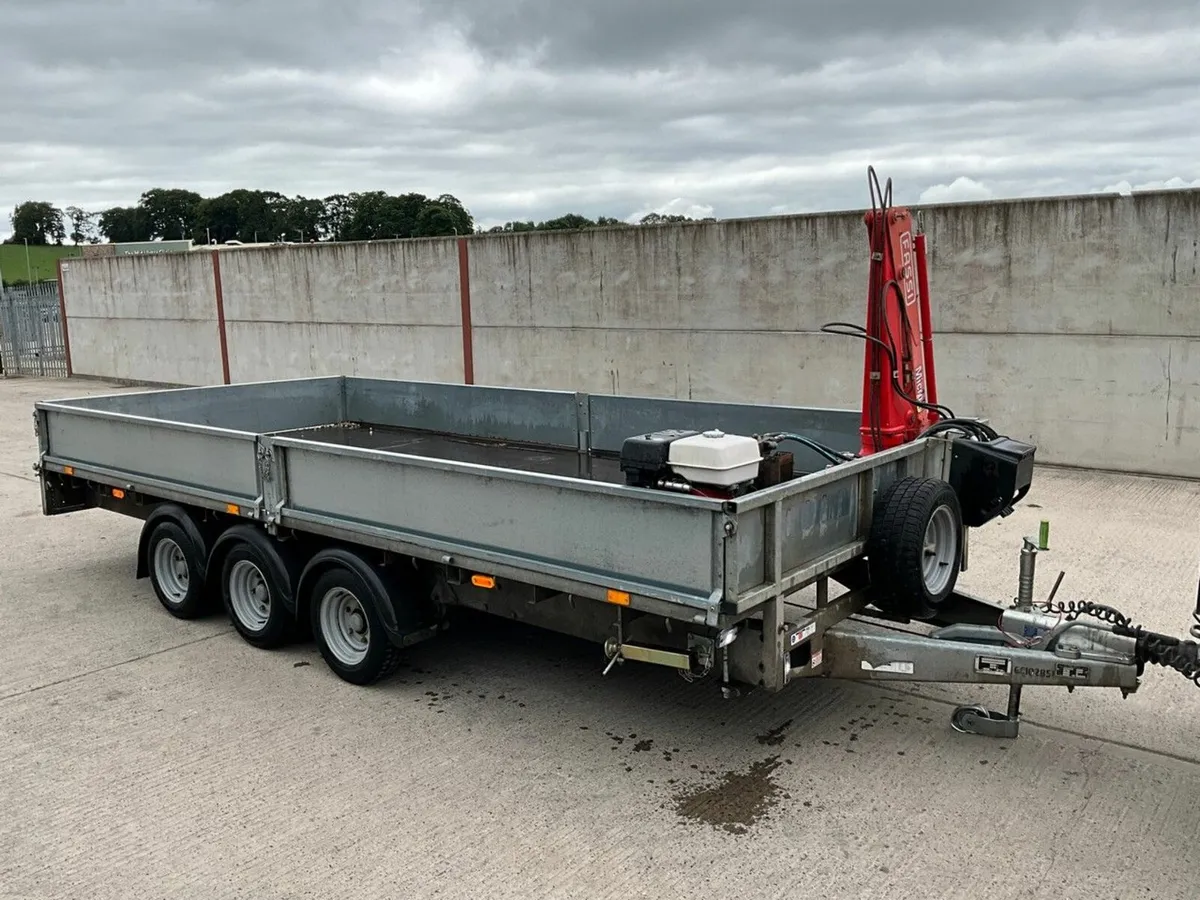 IFOR WILLIAMS 16ft X 7ft 6" TRI AXLE CRANE - Image 3