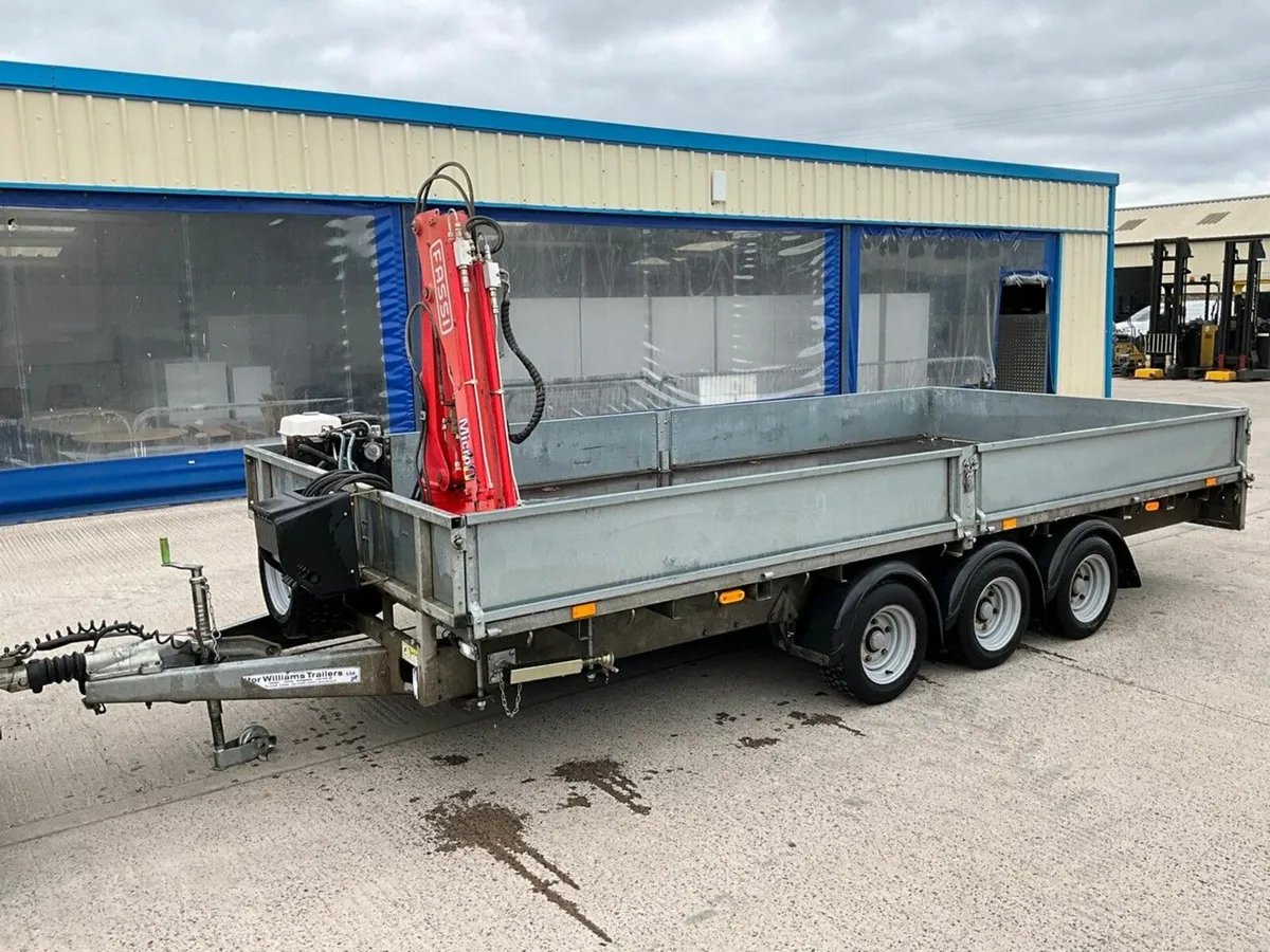 IFOR WILLIAMS 16ft X 7ft 6" TRI AXLE CRANE - Image 1