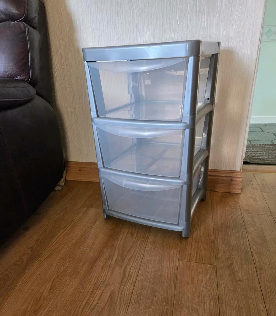 Plastic 3 drawer storage unit on wheels - Image 2