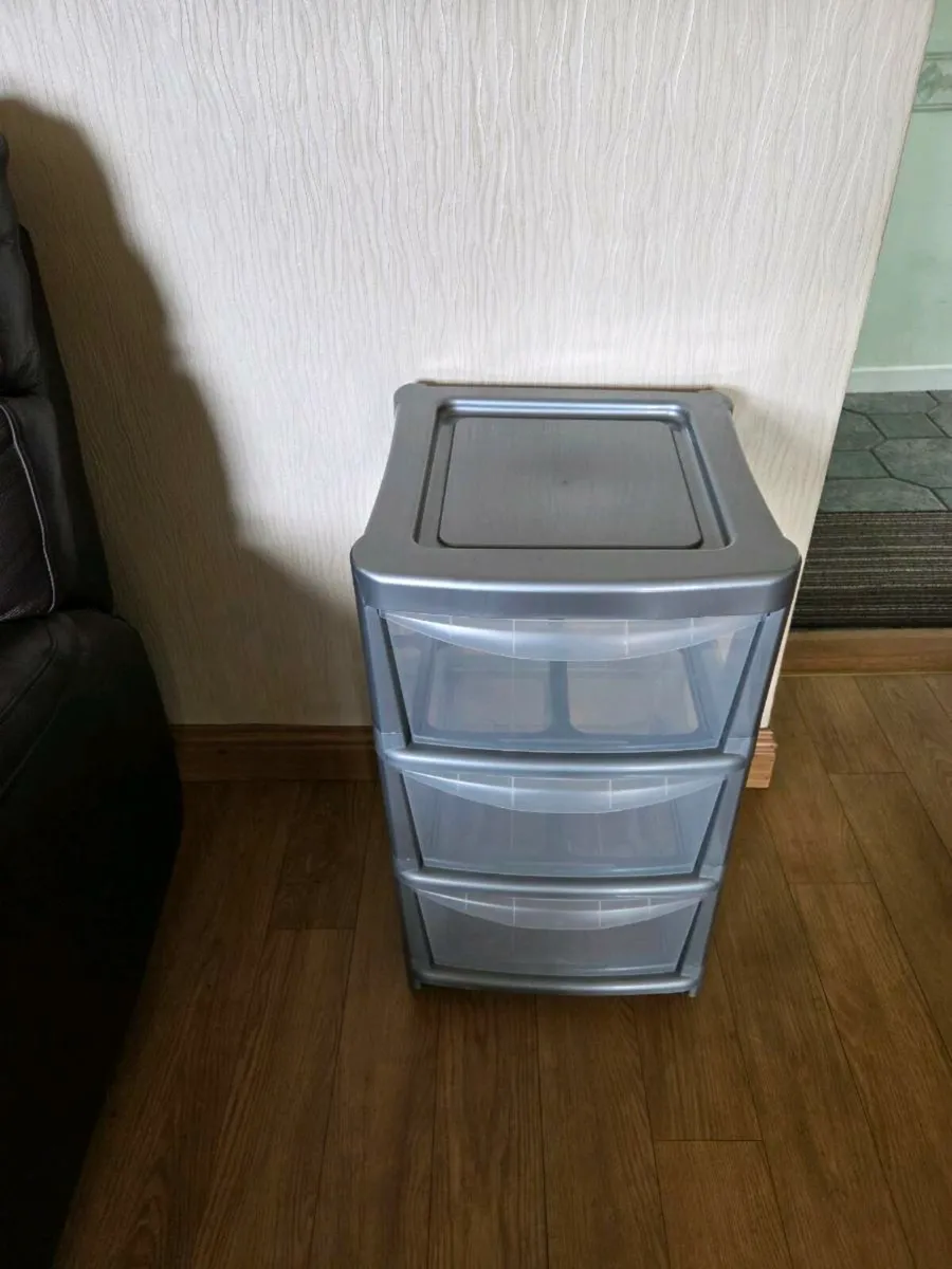 Plastic 3 drawer storage unit on wheels - Image 3