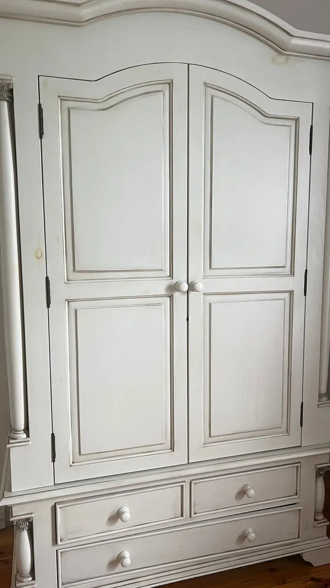 WARDROBE - Image 2