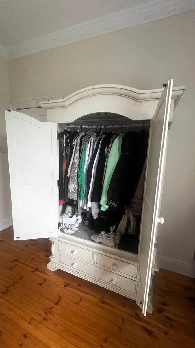 WARDROBE - Image 3