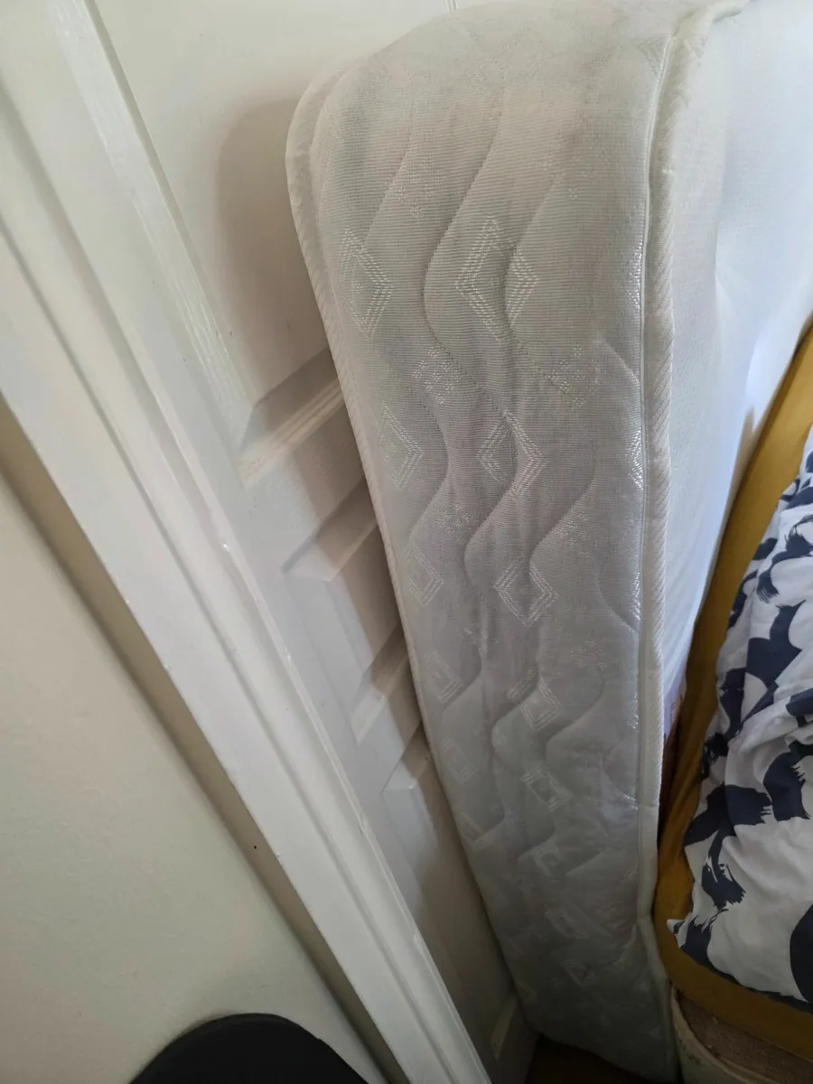 Queen size mattress - Image 2