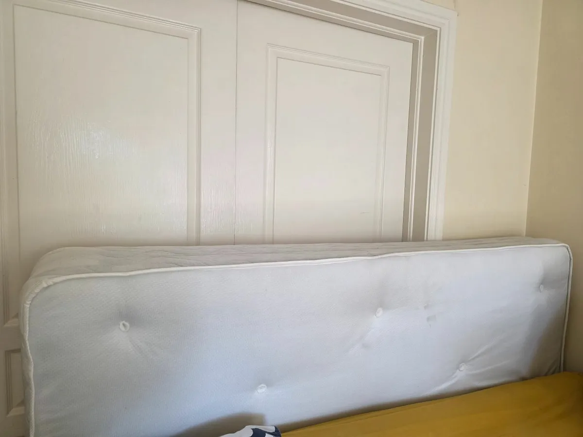 Queen size mattress - Image 4