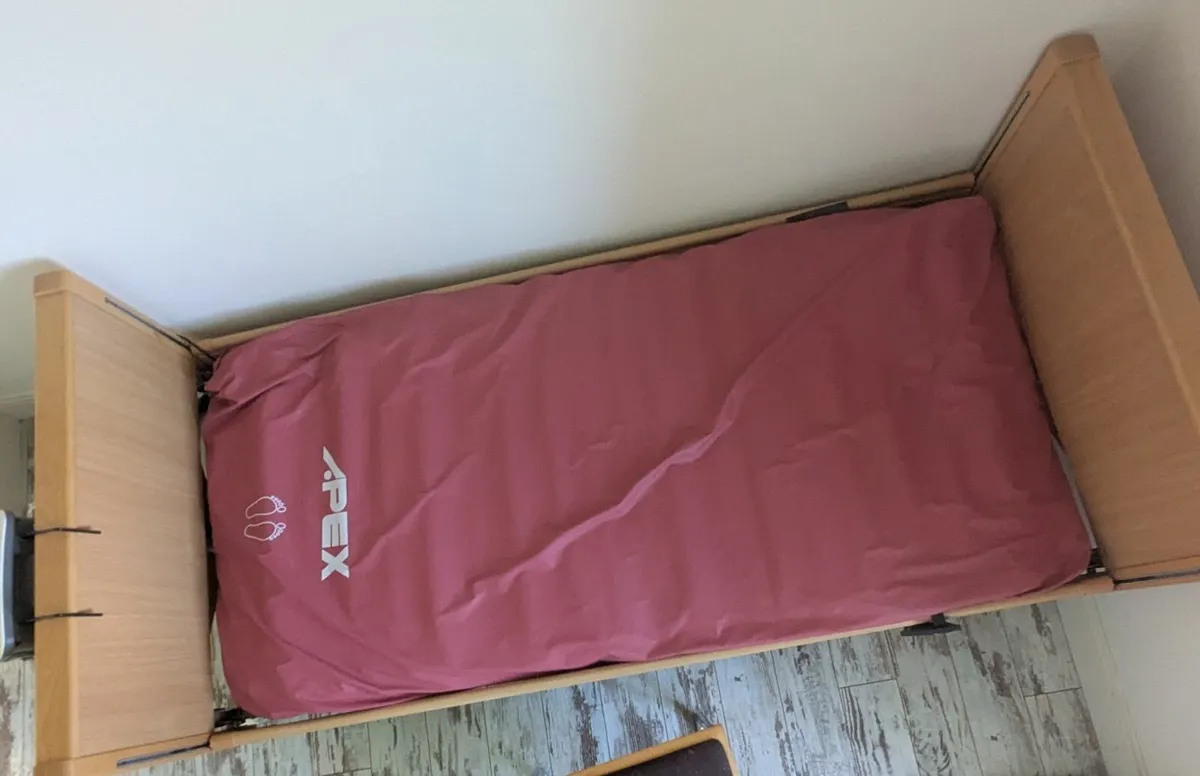 Electric bed - Image 1