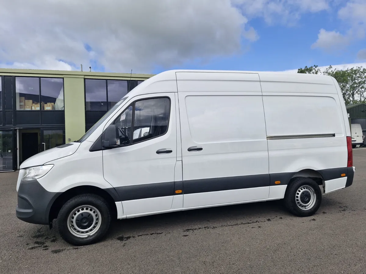 Mercedes-Benz Sprinter 2022 - Image 2