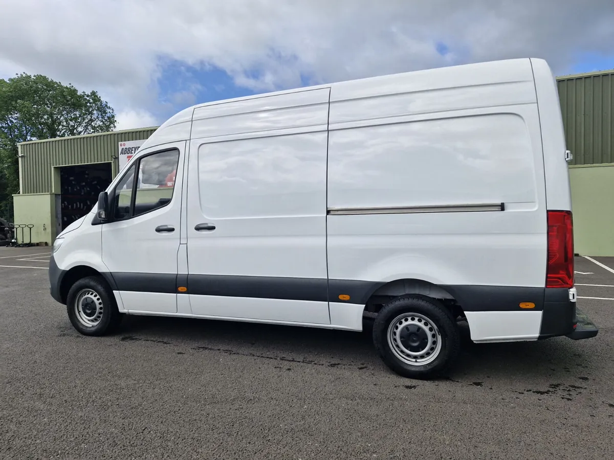 Mercedes-Benz Sprinter 2022 - Image 3
