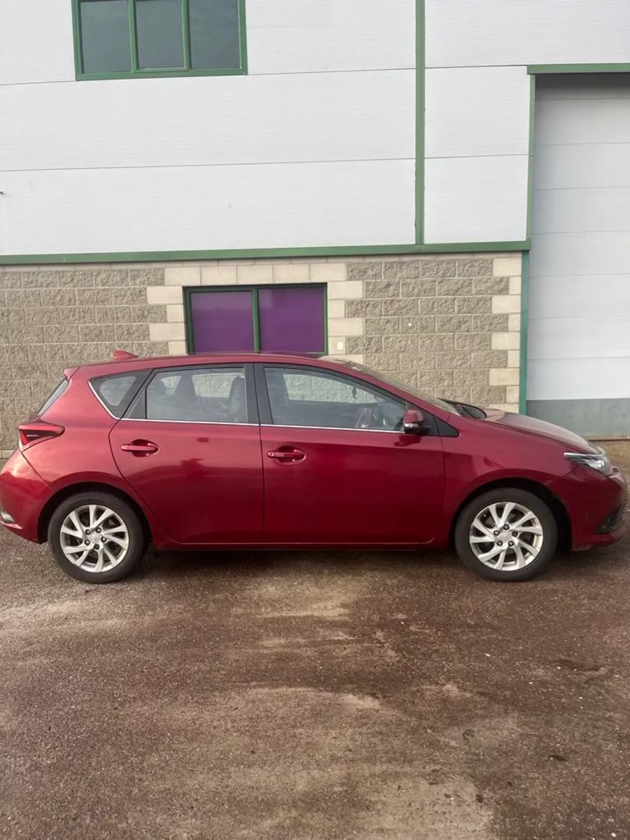 Toyota Auris - Image 2