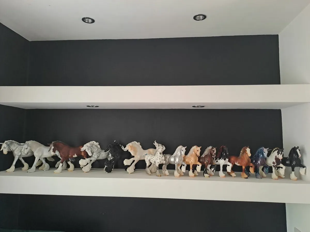 Model horses - Image 1