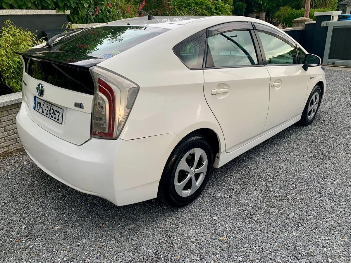 Toyota Prius 2013 hybrid (New Nct) - Image 3