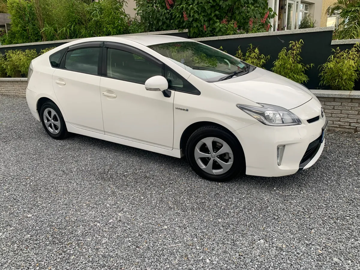 Toyota Prius 2013 hybrid (New Nct) - Image 2