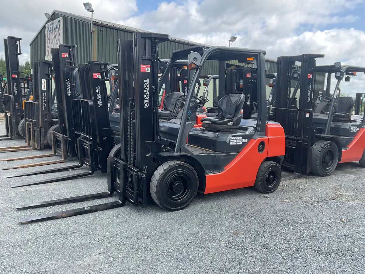 FORKLIFT - Image 1