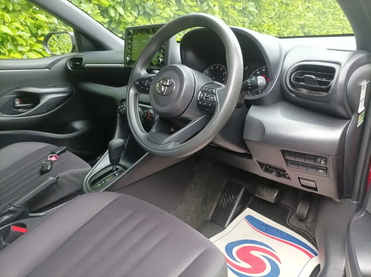 Toyota Yaris 1.5 Petrol NOT HYBRID Automatic, 2020 - Image 4