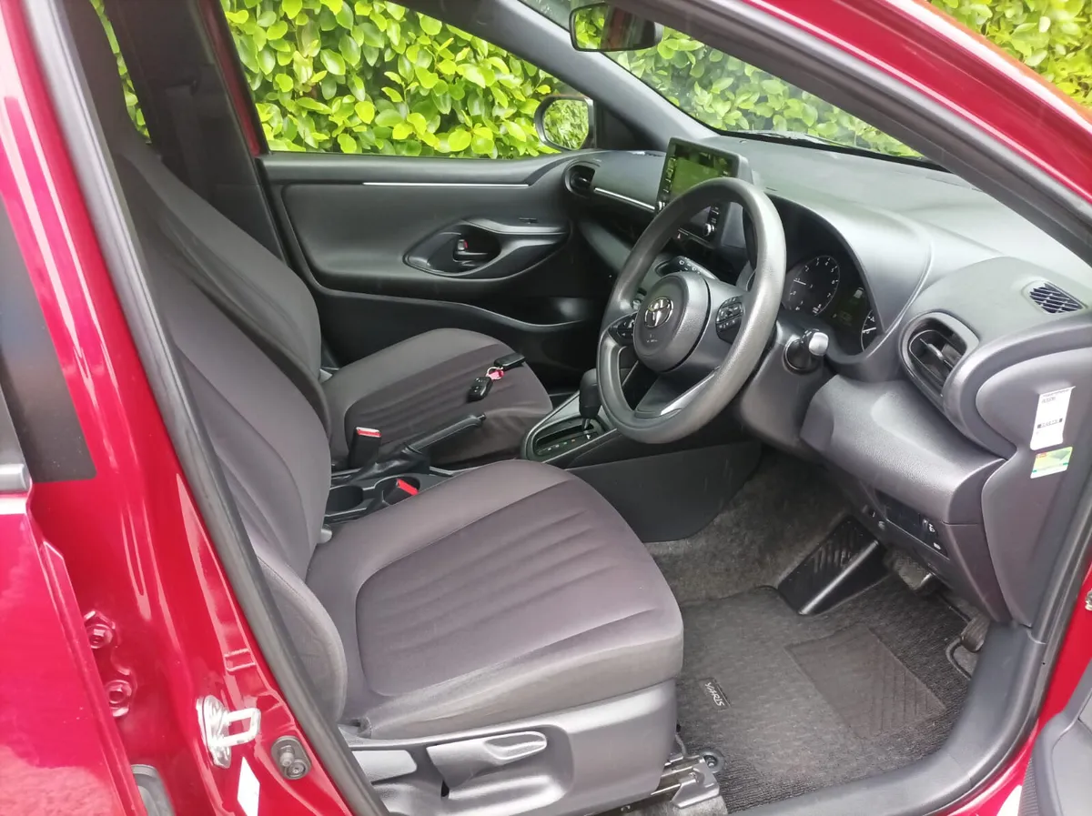Toyota Yaris 1.5 Petrol NOT HYBRID Automatic, 2020 - Image 3