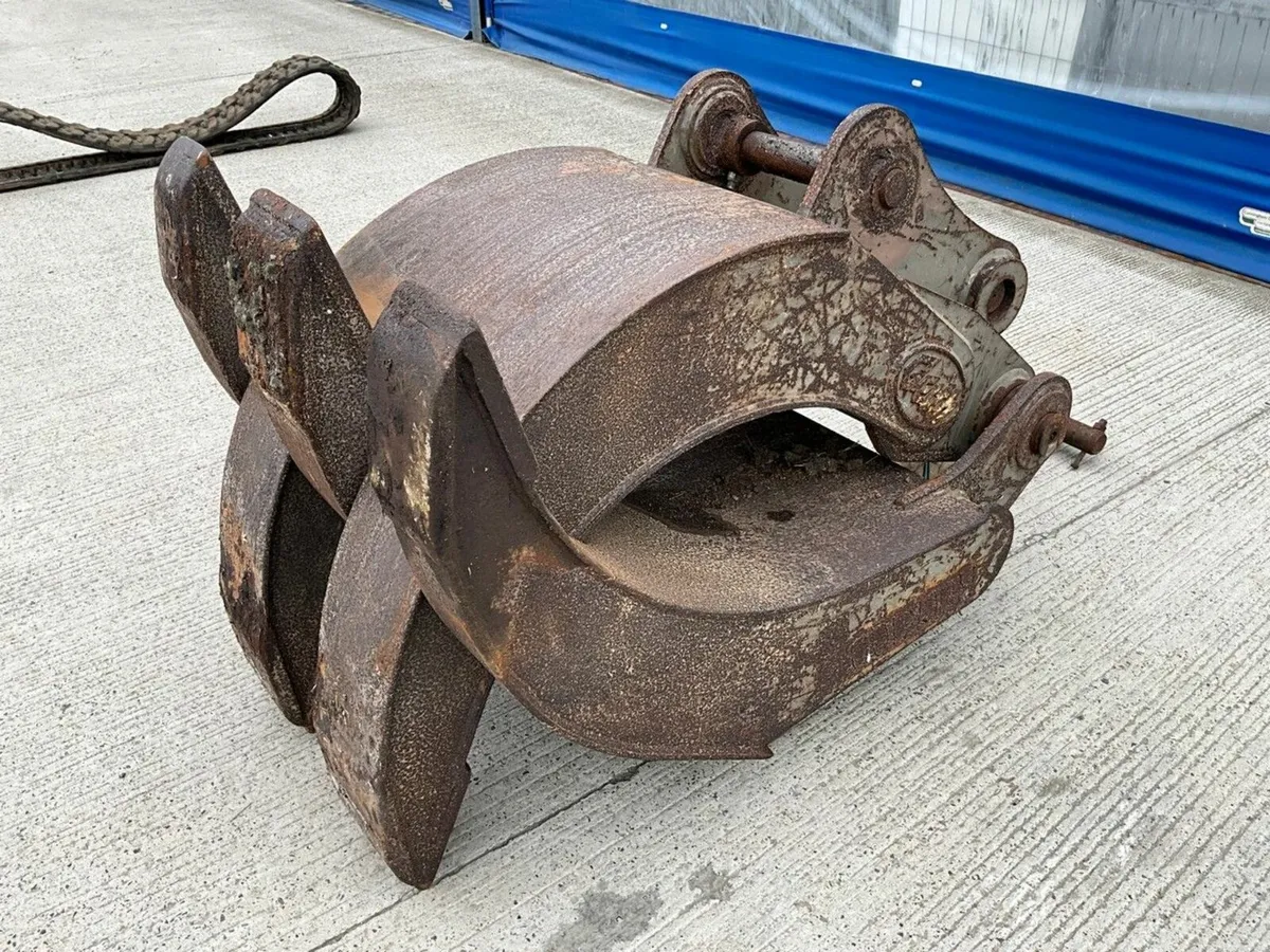 5 TYNE MANUAL GRAB TO SUIT EXCAVATOR - Image 1